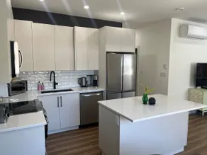 New & Stylish Carriage House in the Heart of town! - Image 4