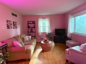 The Pink Place Minutes from stadiums & Highway - Image 2
