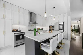 Gold Garden: Premium 3B/2.5B Modern Luxurious Home - Image 4
