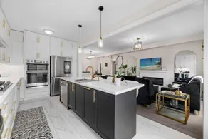 Gold Garden: Premium 3B/2.5B Modern Luxurious Home - Image 3