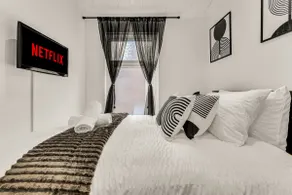 Beautiful 4 Bed Home with Ensuite, Parking & Fast WiFi - Image 3