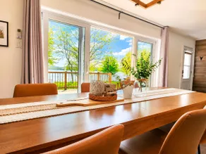 Lakeside chalet with spa and pool table - Image 2
