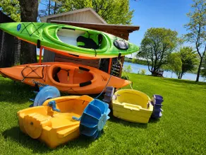 Lakeside chalet with spa and pool table - Image 4