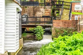 Modern & Historic Duplex Flat Riverside - Image 5