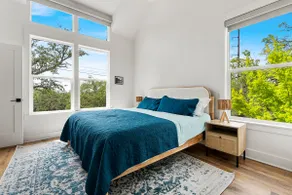 SoCo: Heated Cowboy Pool, Skyline Views, King Beds - Image 4