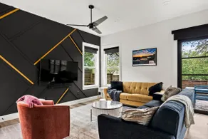 SoCo: Heated Cowboy Pool, Skyline Views, King Beds - Image 2