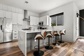 SoCo: Heated Cowboy Pool, Skyline Views, King Beds - Image 3