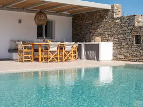 Moonshine Villa - A stone's throw from the beach - Image 2