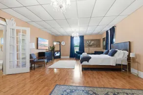 Downtown Lafayette 4BR Home with Parking - Image 4