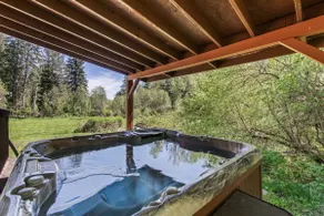 Little Sand Creek Chalet w/ Hot Tub - Image 4