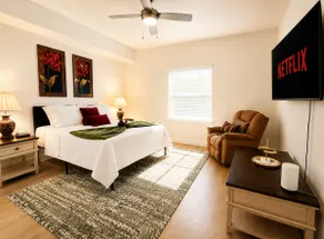 New! Cozy King BalconylGaTechlFree ParknglWalkable - Image 2