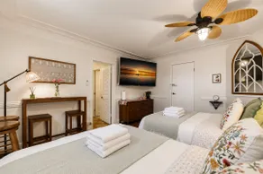 Private Entry Suite/1BR 2 Full Beds Kitchen/pool - Image 4