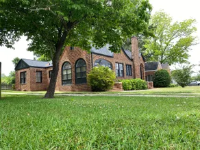 Dogwood Manor - Image 2