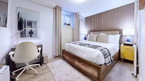 Stylish Queen Basement Suite with Free Parking - St Clair Hotel - Image 2