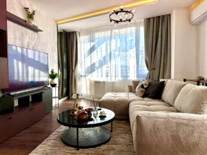 Cosher | Dark Luxury • Top Floor • Metro & Parking - Image 5