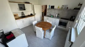 Spacious 9-bed house - Image 5