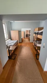Spacious 9-bed house - Image 4