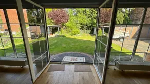 Spacious 9-bed house - Image 2