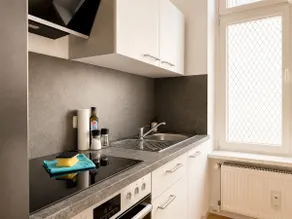 Family-friendly Central Old-Town Apartment - Image 4
