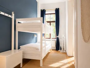 Family-friendly Central Old-Town Apartment - Image 3