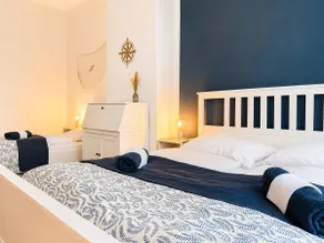 Family-friendly Central Old-Town Apartment - Image 2
