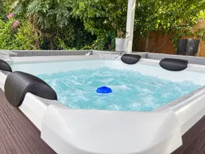 Indoor Pool, Cinema & Hot Tub Retreat - Image 2