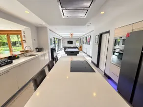 Indoor Pool, Cinema & Hot Tub Retreat - Image 3