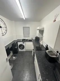 Spacious 1bed Apartment Close To Town - Image 2