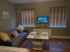 Bolishka Whispers, Spacious Bright Studio accom - Image 3