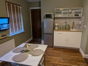 Bolishka Whispers, Spacious Bright Studio accom - Image 4
