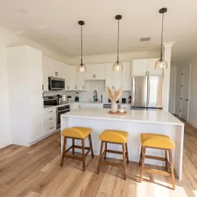 Golf Course Living at Its Best 3BR Luxury Stay - Image 4