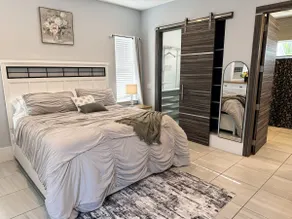 Modern 3BR Family Home Near Shops & Disney - Image 5