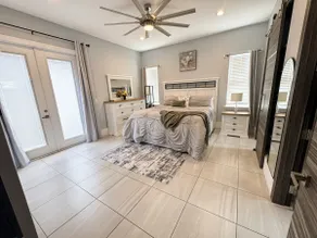 Modern 3BR Family Home Near Shops & Disney - Image 4
