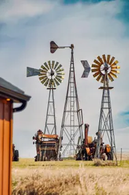 The Rustic Cabin – Oregon Trail Glamping Retreat - Image 3