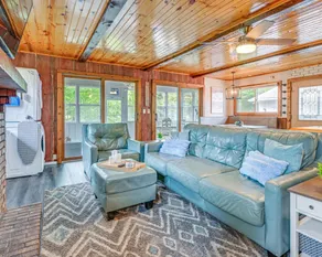 Family-Friendly Cabin Getaway off Castle Rock Lake - Image 3