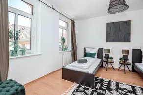 SpaceStays Krefeld Zentrum Apartment For 4 WIFI Kitchen - Image 4