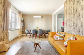 Signature Apartment with Private Parking - Image 2