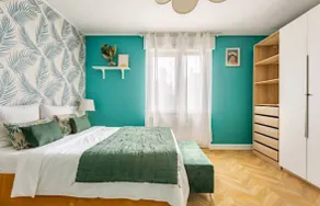 Signature Apartment with Private Parking - Image 3