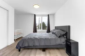 Stylish New Townhome Retreat/Balcony/Free Parking - Image 3