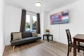 Stylish New Townhome Retreat/Balcony/Free Parking - Image 5