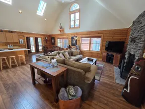 The Pine Lodge | King Bed| River/Dock Access| Pool - Image 2