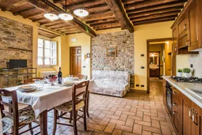 Ground-floor apartment with pool in the Lucca area - Image 2
