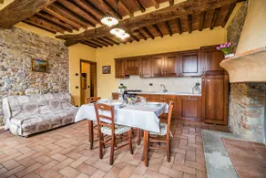 Ground-floor apartment with pool in the Lucca area - Image 5