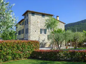 Ground-floor apartment with pool in the Lucca area - Image 4