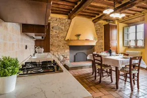 Ground-floor apartment with pool in the Lucca area - Image 3