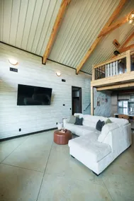 Lou Lou’s Lodge - Image 5