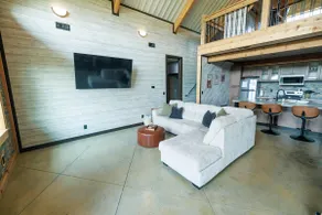 Lou Lou’s Lodge - Image 4