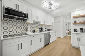 Luxury Suite on Shaganappi | Sleeps 4 | Private - Image 4