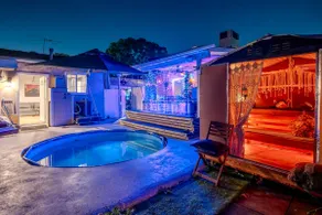 Full House Next to Universal - King Bed/Huge Yard - Image 2