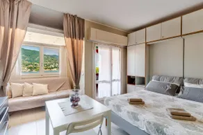 Bright apartment with a view of the Gulf and a swimming pool - Image 3